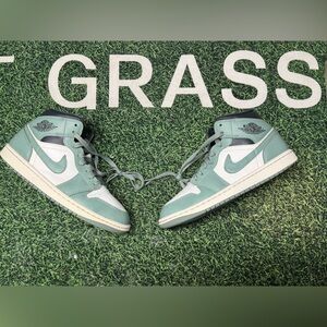 Air Jordan 1 mid Jade Smoke